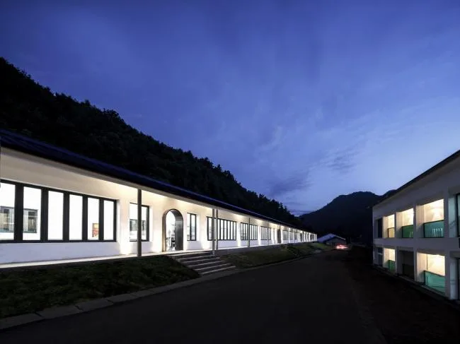 BIM Architecture | 100 meter cafeteria at the foot of Qinling Mountains/STUDIO QI