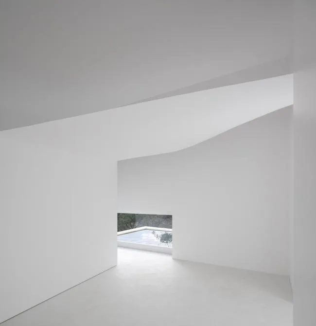 BIM Architecture | White Sculpture 'Flower' on Desolation: Fontinha Room/Buenos Aires Mateus+SIA arquitectura
