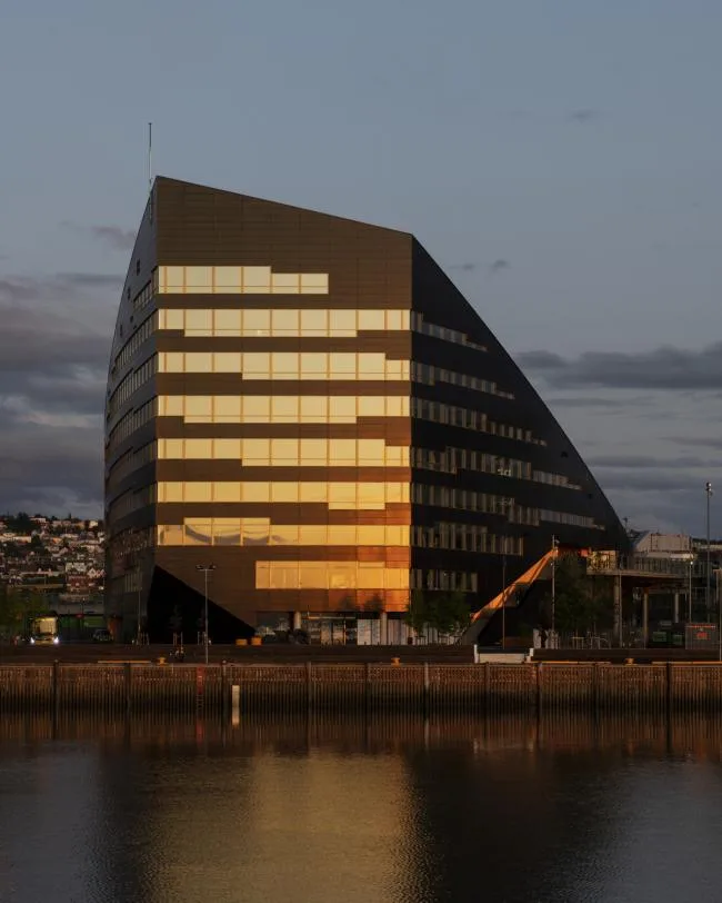 BIM architecture | Pursuing energy balance between polar day and polar night: Brattørkaia power station, Norway/Snøhetta