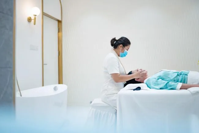 BIM architecture | Like crossing deep waters: Beauty salons/flat design on national borders