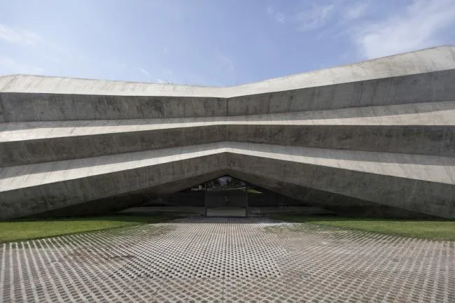 BIM Architecture | Green Grass Toppling, Turbulent Light and Shadow Coffee Factory/Khmaladze Architects