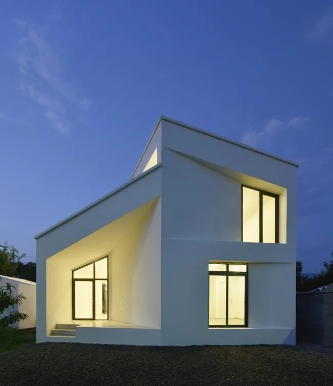 BIM architecture | A touch of white between villages and settlements: Natermuri Villa/KA Architecture Studio