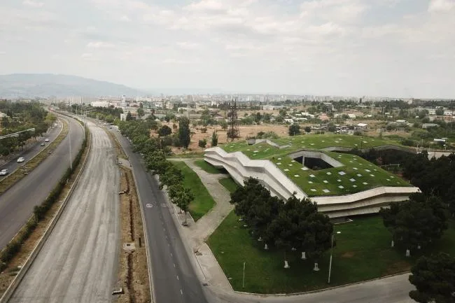 BIM Architecture | Green Grass Toppling, Turbulent Light and Shadow Coffee Factory/Khmaladze Architects
