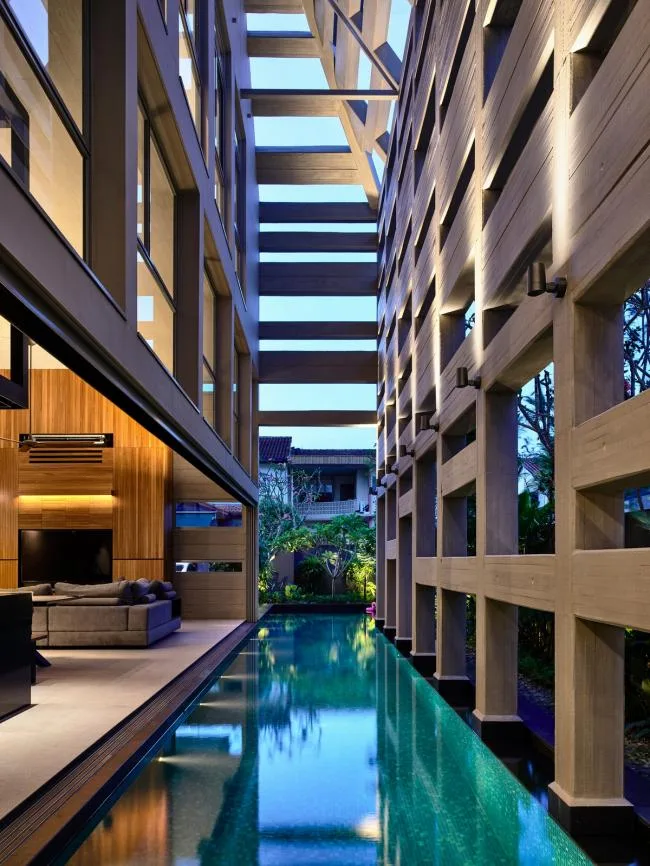 BIM Architecture | Concrete Sunroom, Showcasing the Beauty of Beam and Column Construction/HYLA Architects