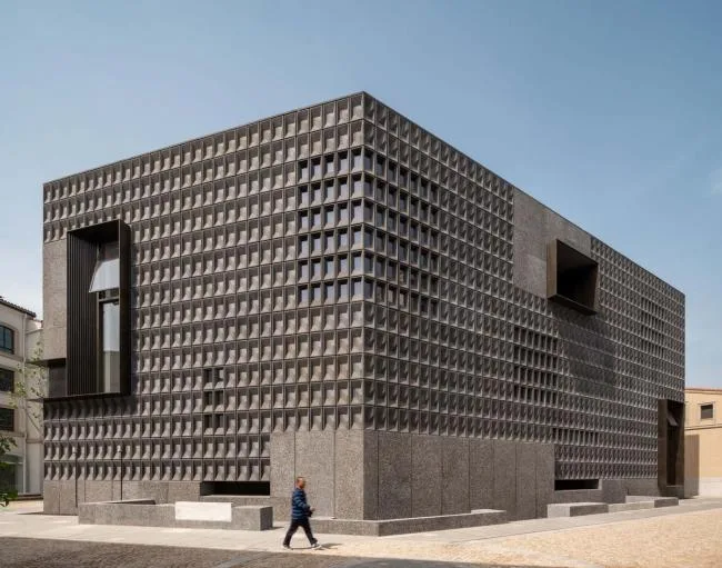 BIM Architecture | Quiet and Heavy, Like an Ancient Legend of the Sea: Anaya Art Center/Ruen Design