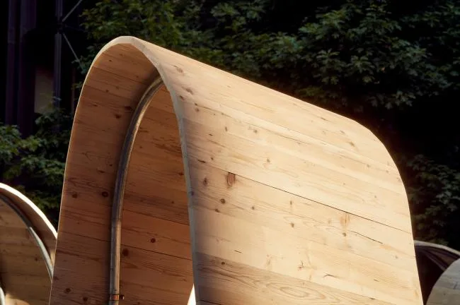 BIM Architecture | 2019 London Design Festival waveform timber assembly: 'Please sit down'/Paul Coxeter