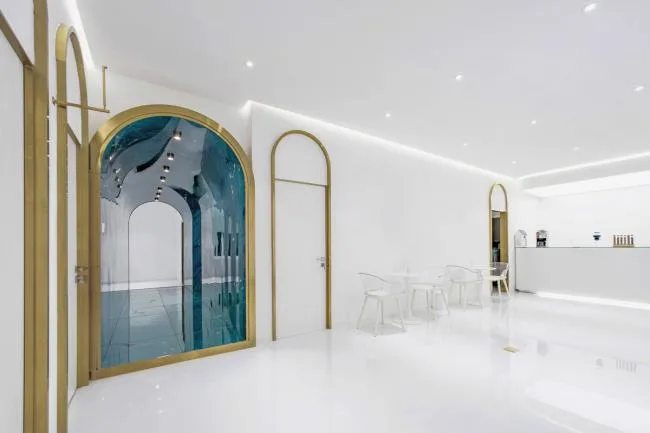 BIM architecture | Like crossing deep waters: Beauty salons/flat design on national borders