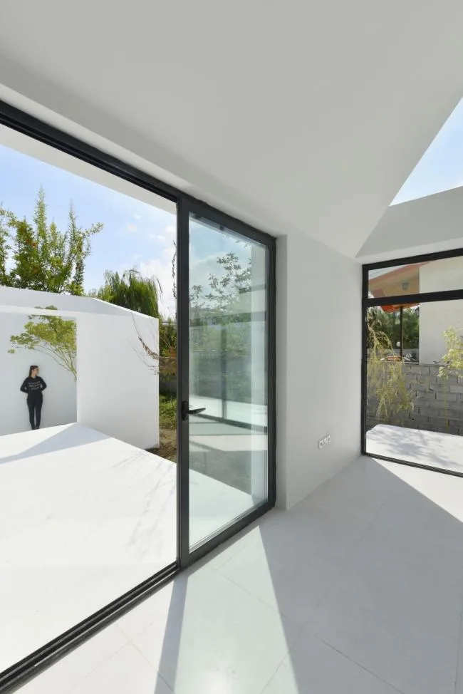 BIM architecture | A touch of white between villages and settlements: Natermuri Villa/KA Architecture Studio