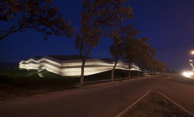 BIM Architecture | Green Grass Toppling, Turbulent Light and Shadow Coffee Factory/Khmaladze Architects