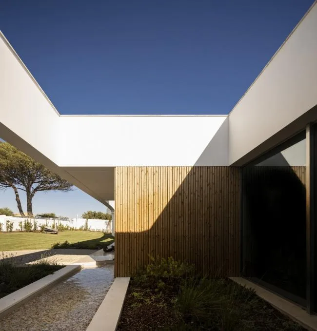 BIM Architecture | A Ray of Light from the Sea of Luxury: LuxMare Private Residence/M á rio Martins Atelier