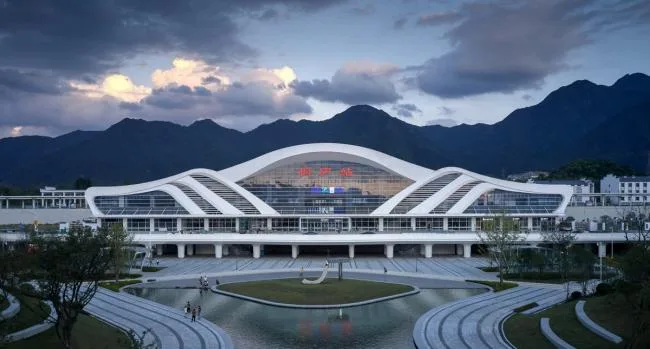 BIM Architecture | Reshaping the Mountains and Rivers of Fuchun with the Pen of Nature - Tonglu Station/Greentown Ten Dimensions of Hanghuang Railway