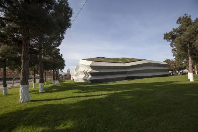 BIM Architecture | Green Grass Toppling, Turbulent Light and Shadow Coffee Factory/Khmaladze Architects