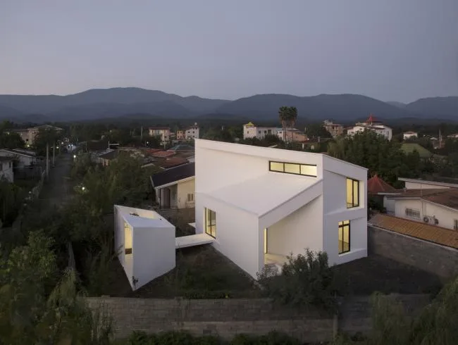 BIM architecture | A touch of white between villages and settlements: Natermuri Villa/KA Architecture Studio