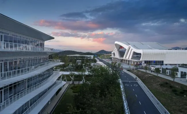 BIM Architecture | Reshaping the Mountains and Rivers of Fuchun with the Pen of Nature - Tonglu Station/Greentown Ten Dimensions of Hanghuang Railway