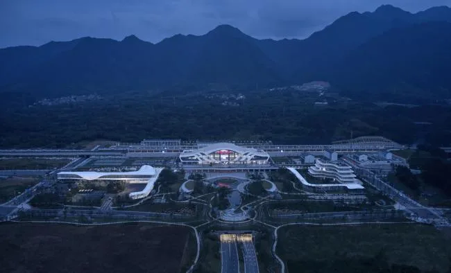 BIM Architecture | Reshaping the Mountains and Rivers of Fuchun with the Pen of Nature - Tonglu Station/Greentown Ten Dimensions of Hanghuang Railway