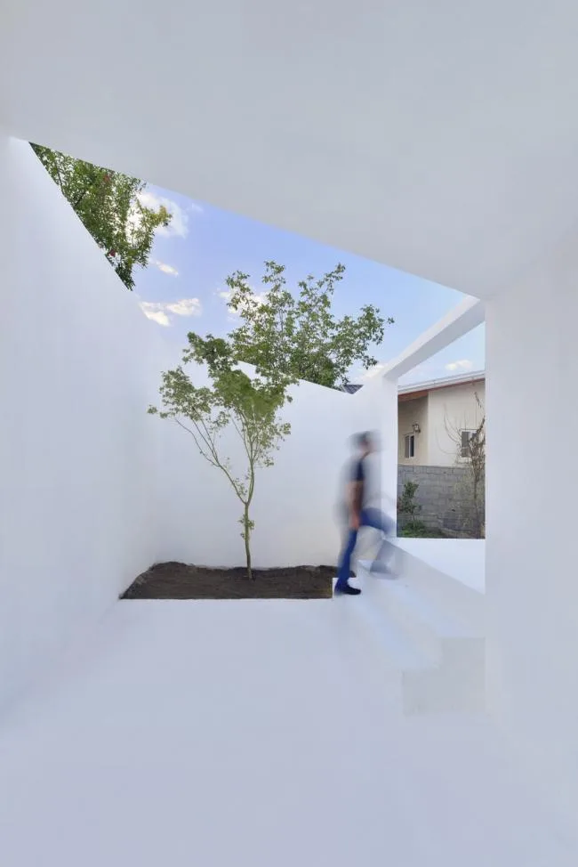 BIM architecture | A touch of white between villages and settlements: Natermuri Villa/KA Architecture Studio