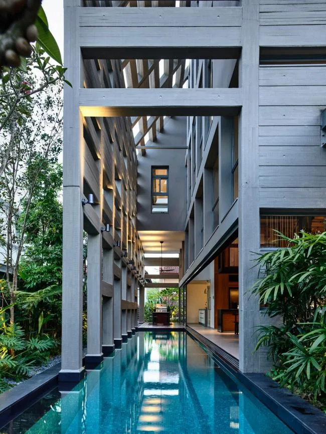 BIM Architecture | Concrete Sunroom, Showcasing the Beauty of Beam and Column Construction/HYLA Architects