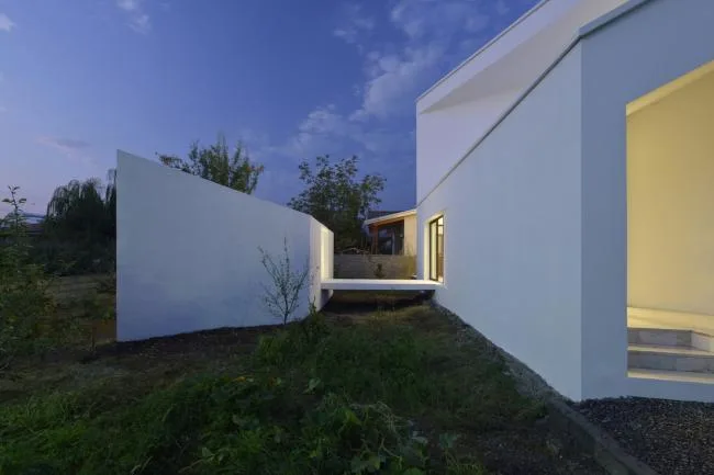 BIM architecture | A touch of white between villages and settlements: Natermuri Villa/KA Architecture Studio