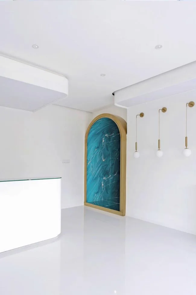 BIM architecture | Like crossing deep waters: Beauty salons/flat design on national borders