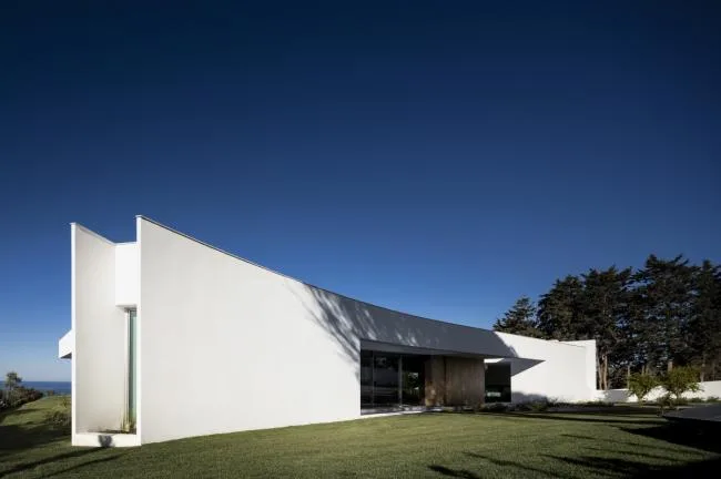 BIM Architecture | A Ray of Light from the Sea of Luxury: LuxMare Private Residence/M á rio Martins Atelier