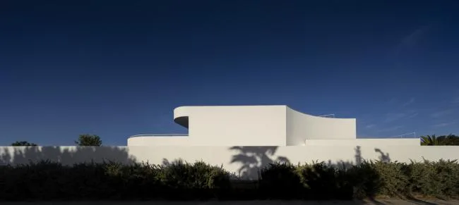 BIM Architecture | A Ray of Light from the Sea of Luxury: LuxMare Private Residence/M á rio Martins Atelier
