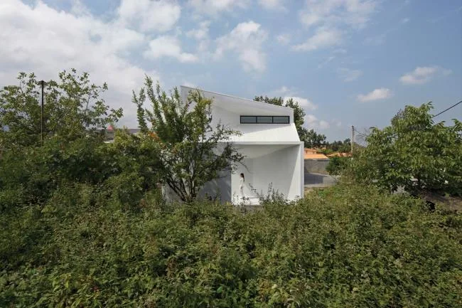 BIM architecture | A touch of white between villages and settlements: Natermuri Villa/KA Architecture Studio