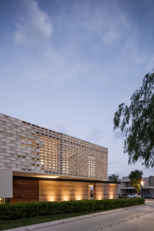 BIM Architecture | Light luxury yet elegant, exuding the natural scent of the site: RSV Room/Arkylab