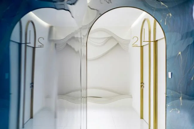 BIM architecture | Like crossing deep waters: Beauty salons/flat design on national borders