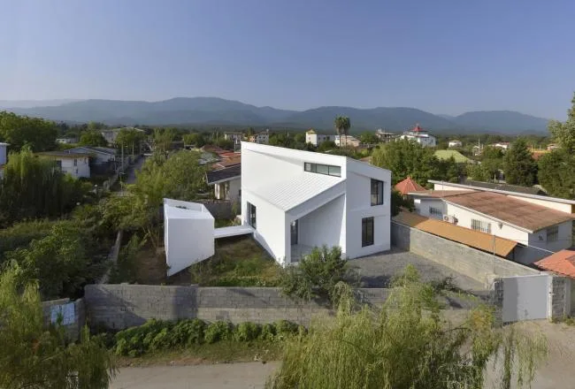 BIM architecture | A touch of white between villages and settlements: Natermuri Villa/KA Architecture Studio