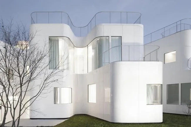 BIM Architecture | Pure as Water, Light Waves and Calm: Spanish V Residential/Dosis
