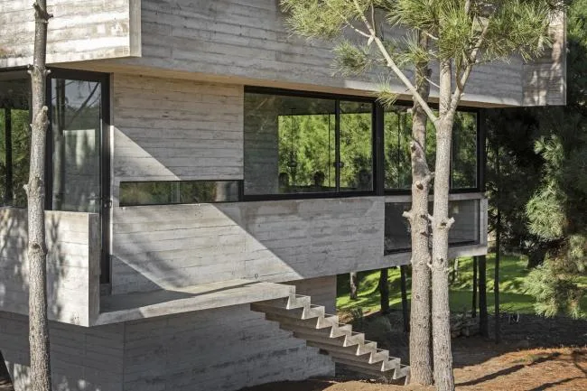 BIM Architecture | Light and Shadow Dance, Simple Forest Dwelling Like Wood and Stone/Luciano Kruk