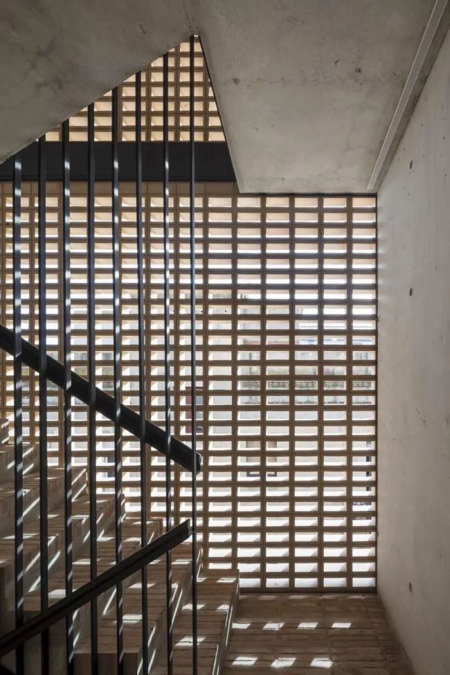 BIM Architecture | Light and Shadow Circulation Brings Warm Texture - Four Friends Apartment in Spain