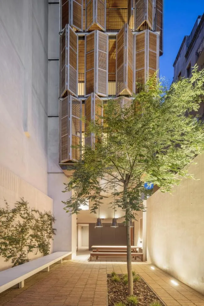 BIM Architecture | Light and Shadow Circulation Brings Warm Texture - Four Friends Apartment in Spain