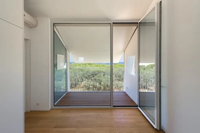 BIM Architecture | White Elves on the Aegean Coast - Greek E-House/Buerger Katsota Architects