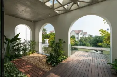BIM Architecture: Designing an Indoor Courtyard with Arched Windows and Corridors at Vietnam’s AD8 Villa by Nemo Studio-BIM WORLD