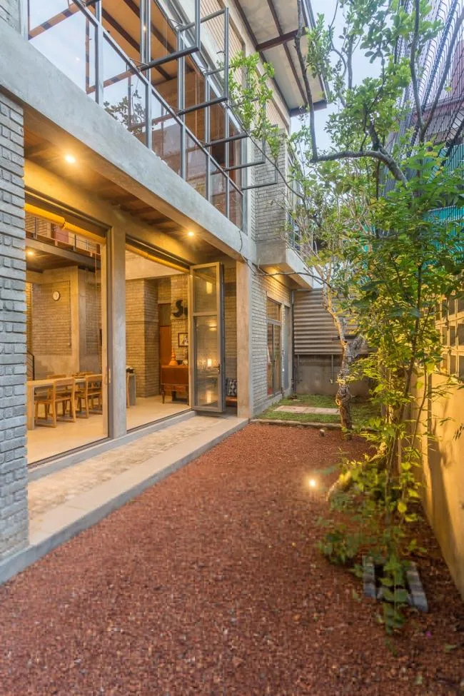 BIM Architecture | Scattered Cement Brick 'Boxes' - Sri Lanka's 'Pagoda' Residential Buildings