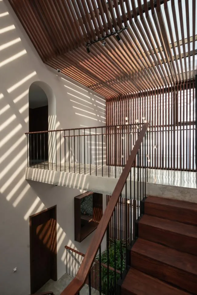 BIM architecture | Creating an indoor courtyard under arched windows and corridors: Vietnam AD8 Villa/Nemo Studio
