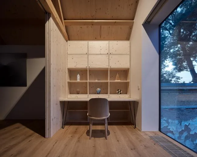 BIM Architecture | A playful white small house: Prague Vacation Home/Atelier 111 Architekti