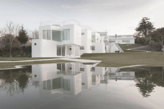 BIM Architecture | Pure as Water, Light Waves and Calm: Spanish V Residential/Dosis