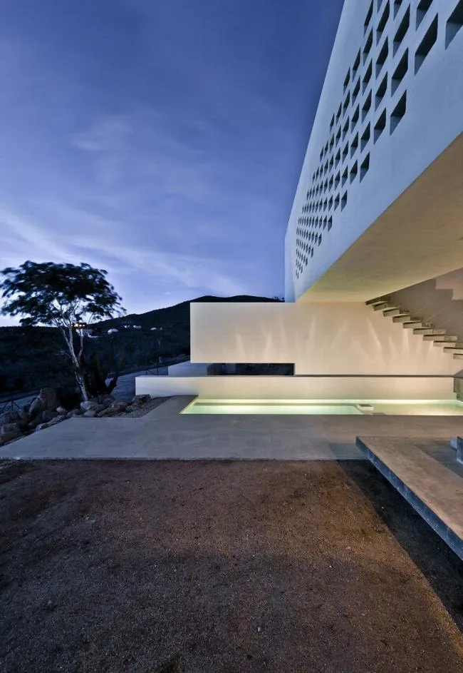 BIM Architecture | Sakatkas Villa 4 on Desert Volcanic Ridge/Campos Leckie Studio