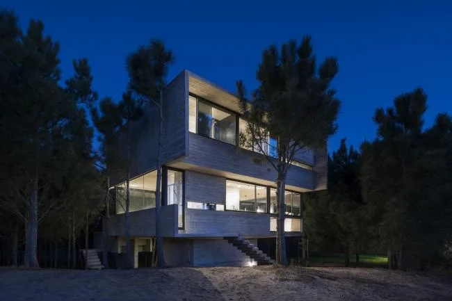BIM Architecture | Light and Shadow Dance, Simple Forest Dwelling Like Wood and Stone/Luciano Kruk