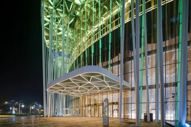 BIM Architecture | "Bamboo Forest" Walk: the Taihu Lake Lake Theater/SCA | Steven Chilton Architects