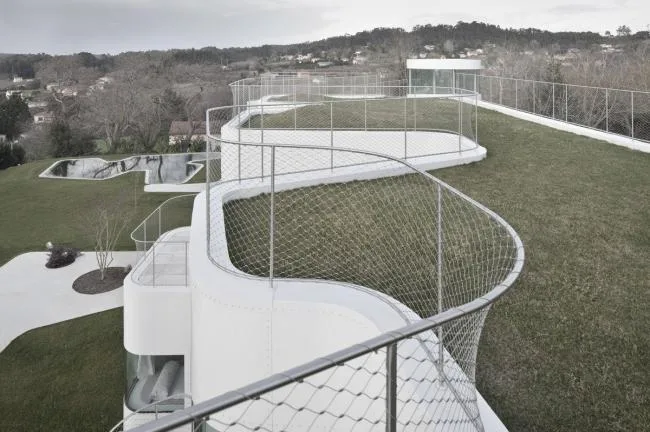 BIM Architecture | Pure as Water, Light Waves and Calm: Spanish V Residential/Dosis