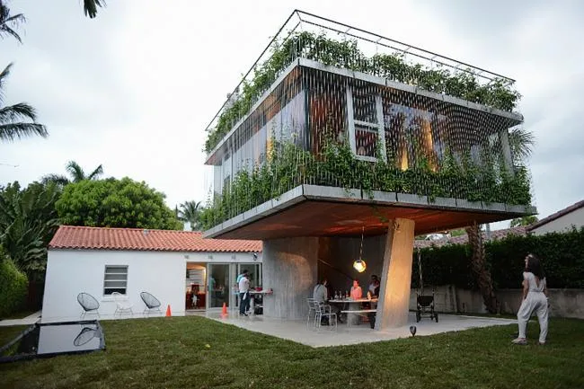 BIM Architecture | Geometric Freehand Concrete Sculpture: Solar Trajectory Residence/Christian Wassmann