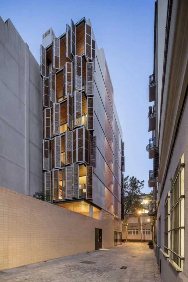 BIM Architecture | Light and Shadow Circulation Brings Warm Texture - Four Friends Apartment in Spain