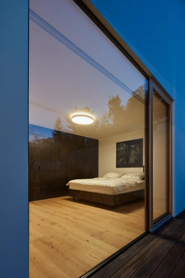 BIM Architecture | A playful white small house: Prague Vacation Home/Atelier 111 Architekti