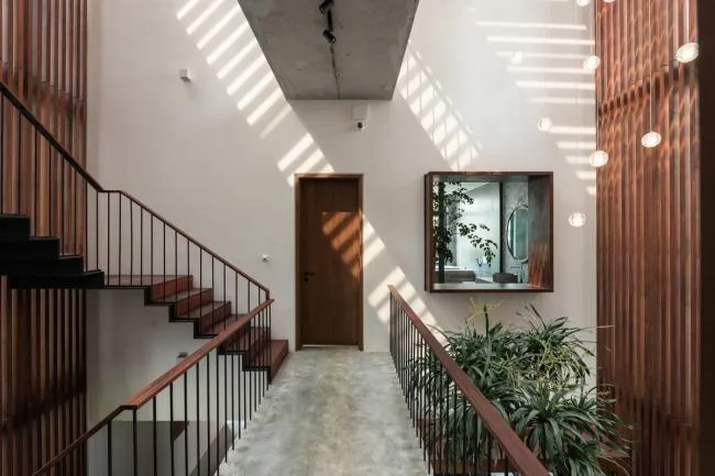 BIM architecture | Creating an indoor courtyard under arched windows and corridors: Vietnam AD8 Villa/Nemo Studio