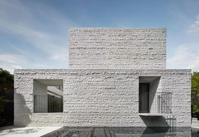 BIM Architecture | ethereal and lightweight: Amadale House/B.E Architecture