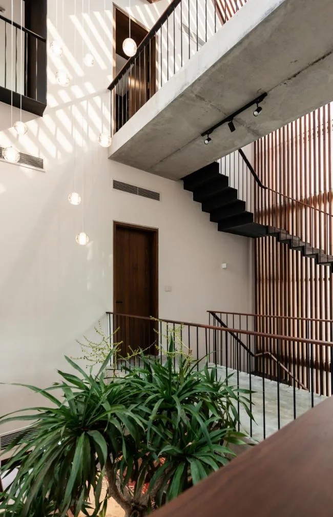 BIM architecture | Creating an indoor courtyard under arched windows and corridors: Vietnam AD8 Villa/Nemo Studio