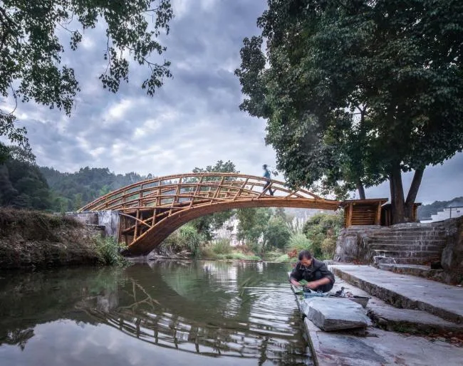 Exploring BIM Architecture: Designing Suspended Shore Flying Bridges in the Studio-BIM WORLD